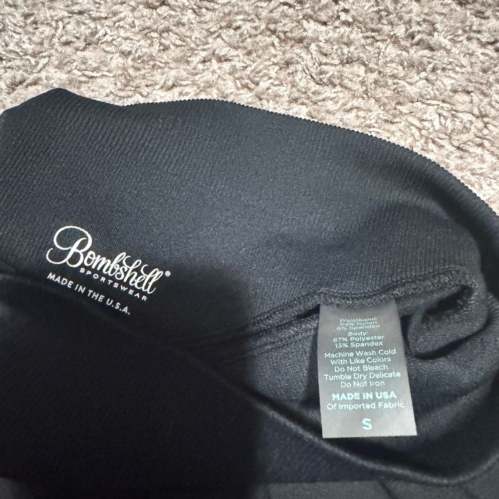 Bombshell Sportswear Black Figure Scrunch Leggings - Picture 7 of 7